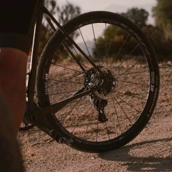 Pneu Vélo Gravel Continental Terra Trail ProTection 650/700 - Tubeless Ready -Cyclo-Camping Soldes Boutique Terra Trail Protect mise en situation